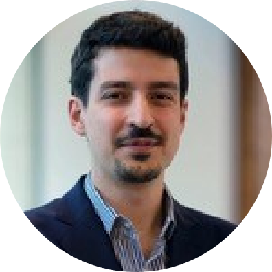 Fotografia de perfil de João Sérgio Neves, endocrinologista da equipa Medical Portfolio